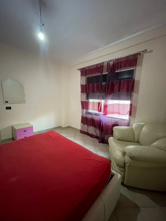 Tirane, jepet me qera apartament 1+1 Kati 1, 52 m² 350 € (Selitë)