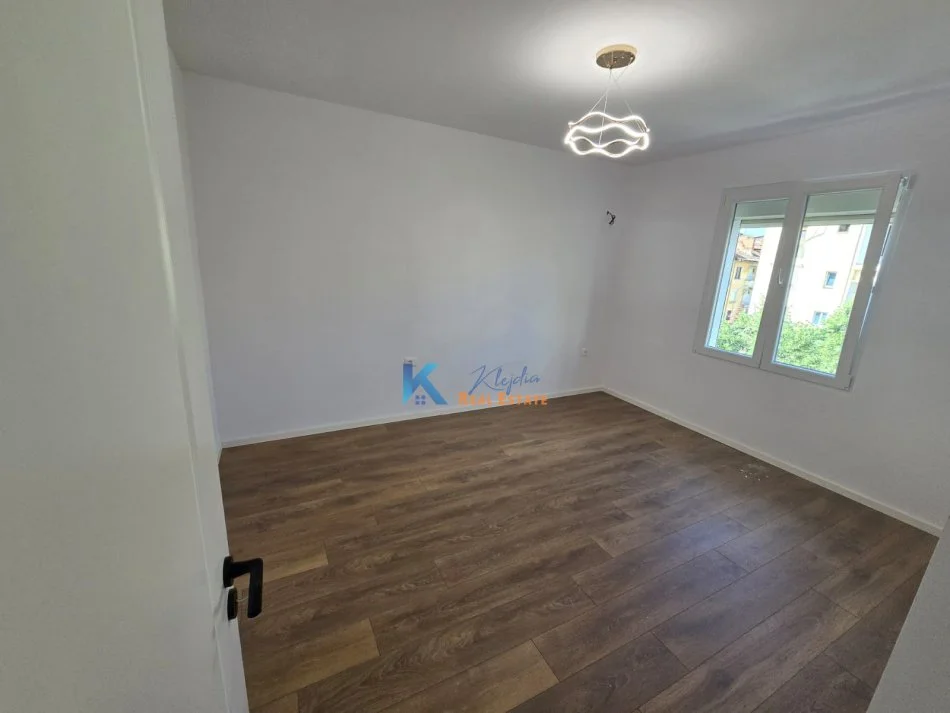Tirane, shitet apartament 2+1+Ballkon Kati 4, 75 m² 185.000 € (Myslym Shyr, prane shkolles Pjeter Budi)