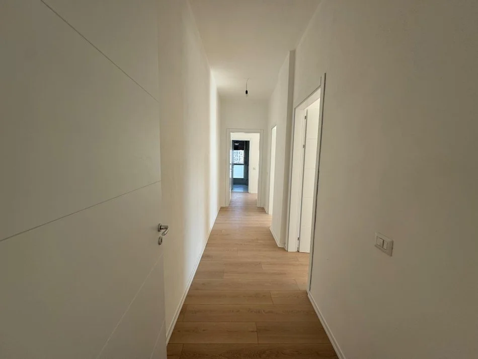 Shqiperi, shitet apartament 2+1 Kati 5, 150 m² 230.000 € (Ish Fusha e Aviacionit)