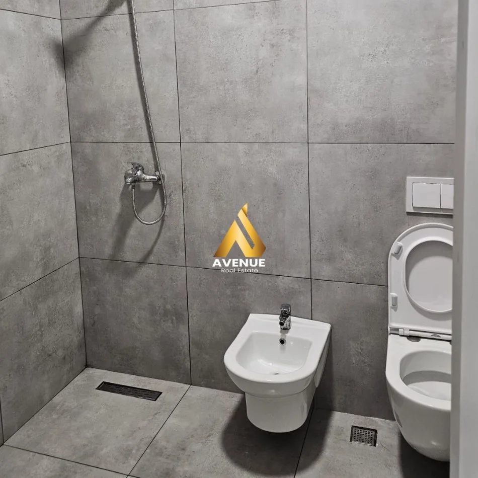 Tirane, jepet me qera apartament 2+1+Ballkon Kati 3, 75 m² 650 € (5 maji)