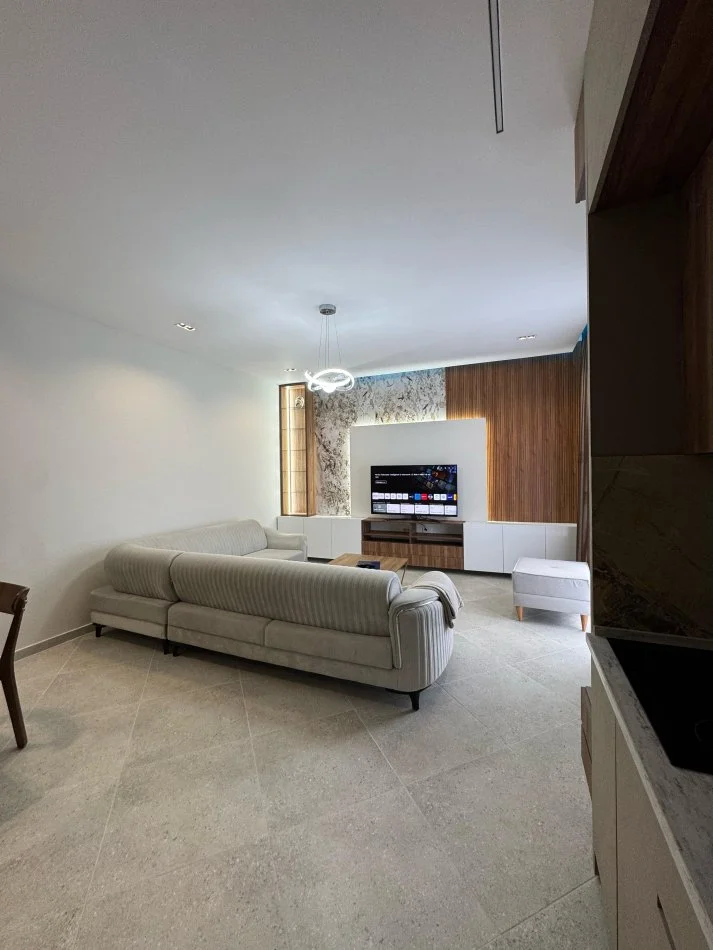 Tirane, jepet me qera Vile 2 Katshe Kati 1, 200 m² 1.500 € (Rruga e Vilave TEG)