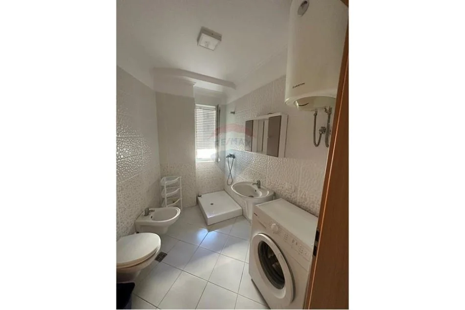 Tirane, jepet me qera apartament 2+1+Aneks+Ballkon , 70 m² 600 € (21- Dhjetori Frosina Plaku)