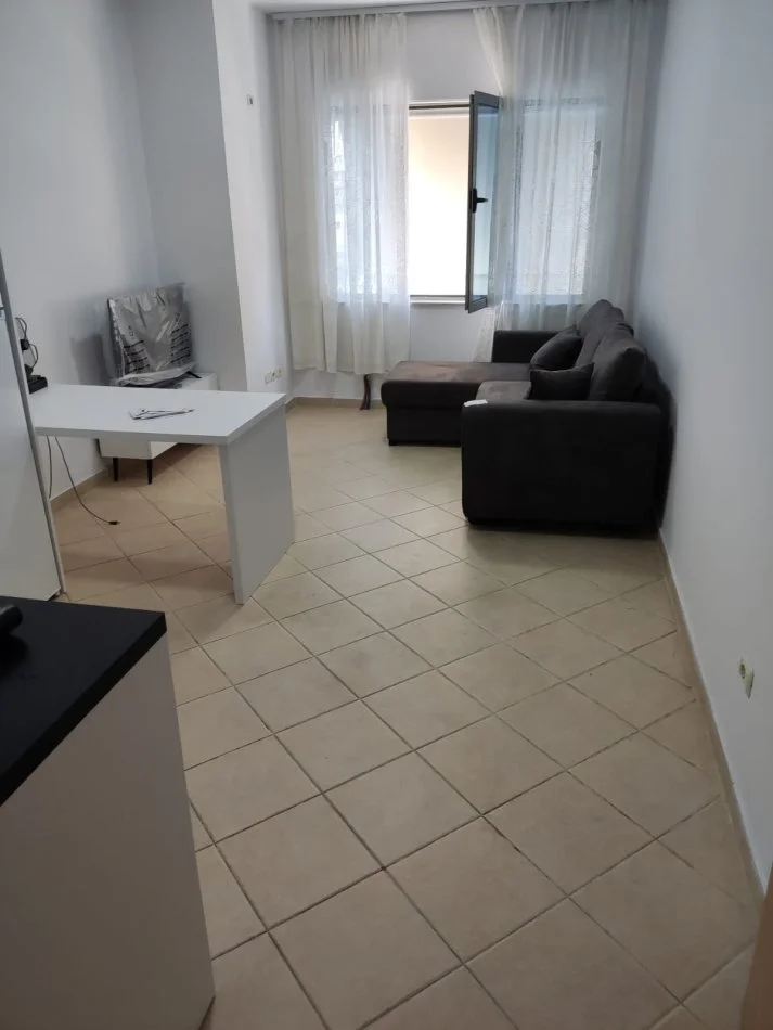 Tirane, jepet me qera apartament 1+1 Kati 6, 60 m² 400 € (Rruga Teodor Keko)