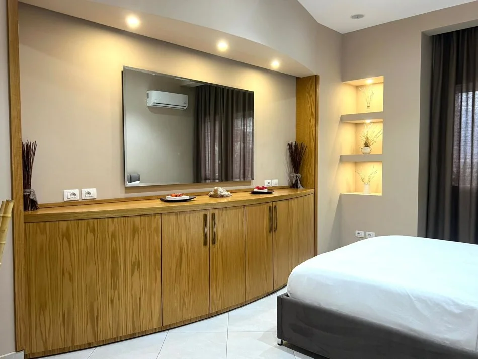 Tirane, jepet me qera apartament 1+1 Kati 2, 600 m² 600 € (Liqeni i Thatë)