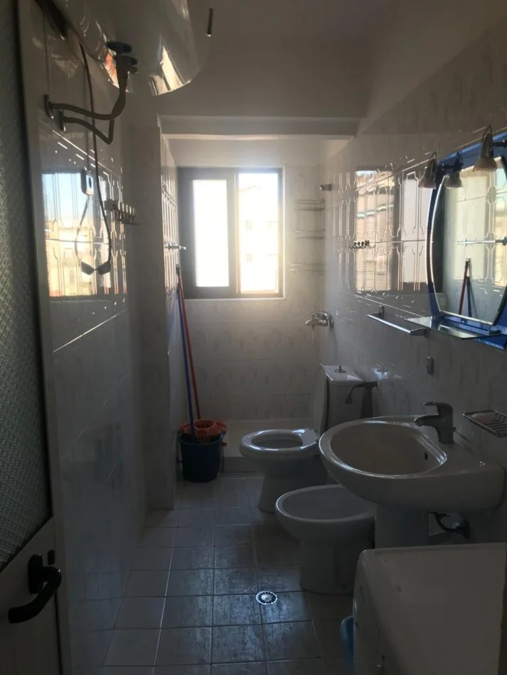 Tirane, jepet me qera apartament 1+1 Kati 5, 55 m² 400 € (Rruga Hoxha Tahsim)