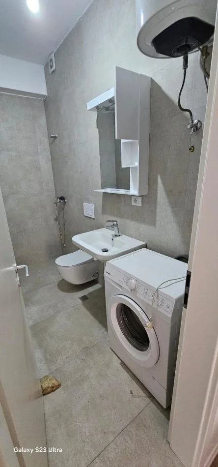 Tirane, jepet me qera apartament 1+1 Kati 0, 35 m² 260 € (Ali Demi)