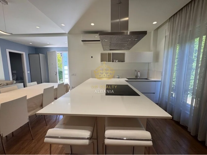 Tirane, jepet me qera apartament 3 Katshe Kati 1, 287 m² 2.500 € (TEG)