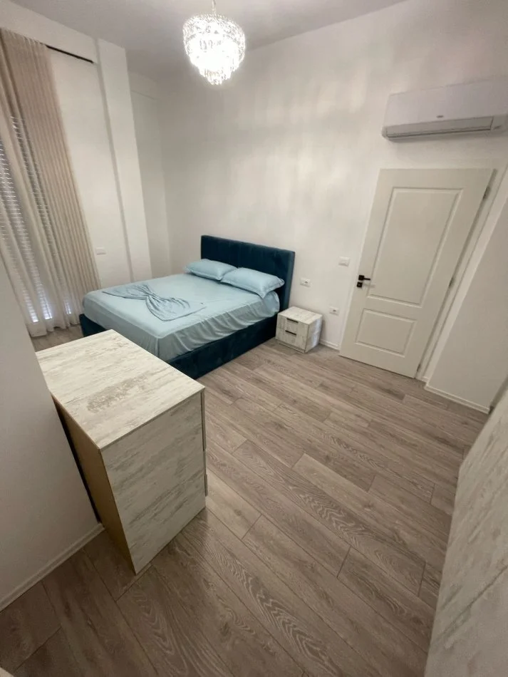 Tirane, jepet me qera Vile 3 Katshe Kati 0, 240 m² 2.000 € (Mjull Bathore)