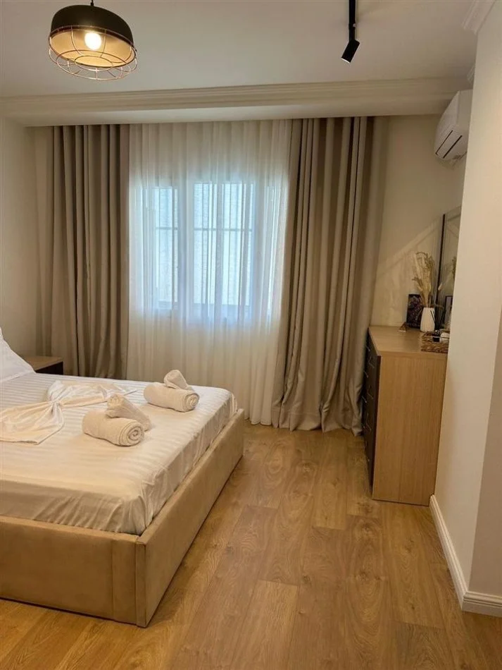 Tirane, jepet me qera apartament 1+1 Kati 5, 73 m² 600 € (Komuna e Parisit)