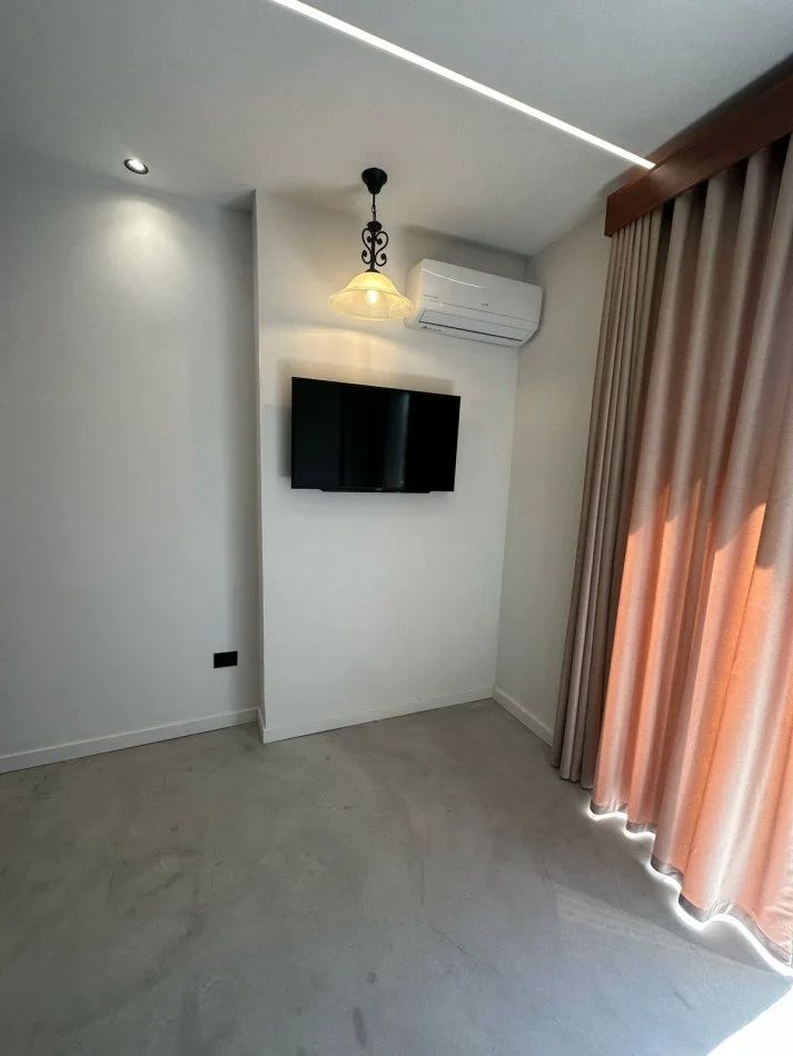 Tirane, jepet me qera apartament 1+1 Kati 5, 35 m² (Shallvaret)