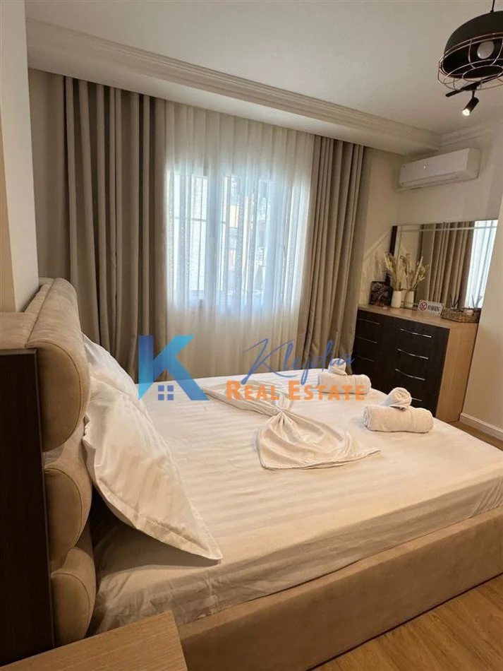 Tirane, jap me qera apartament 1+1+Ballkon Kati 5, 73 m² (Komuna e Parisit)