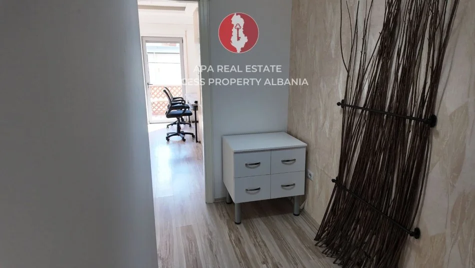 Tirane, jepet me qera ambjent biznesi Kati 1, 120 m² 650 € (Rruga Xhanfize Keko - Xhamlliku)