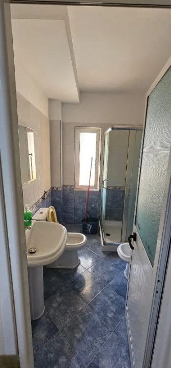 Tirane, jepet me qera apartament 2+1 Kati 1, 73 m² 400 € (Porcelan)