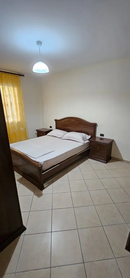 Tirane, jepet me qera apartament 2+1 Kati 1, 73 m² 400 € (Porcelan)