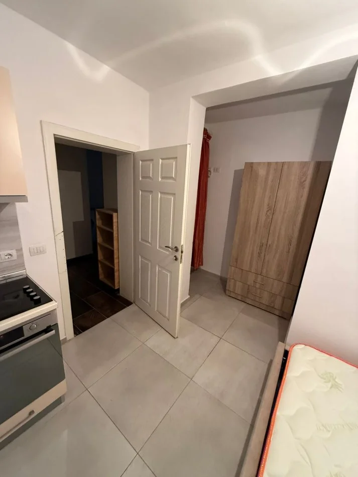 Tirane, jepet me qera apartament 1+1 Kati 0, 35 m² 250 € (Rruga dibres)