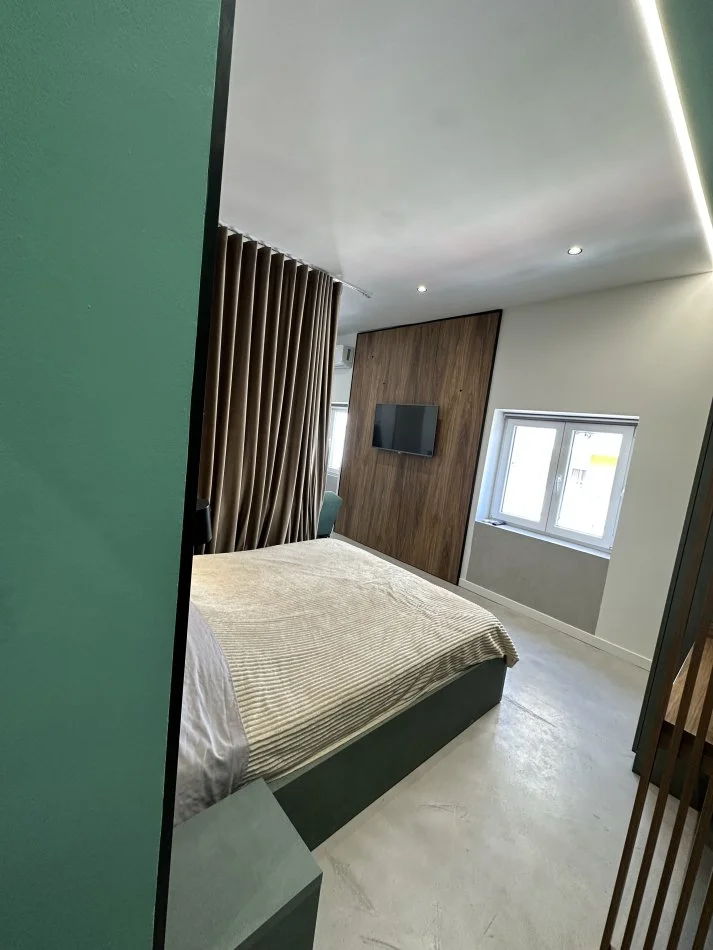 Tirane, jepet me qera apartament 1+1 Kati 5, 40 m² 500 € (Qender)