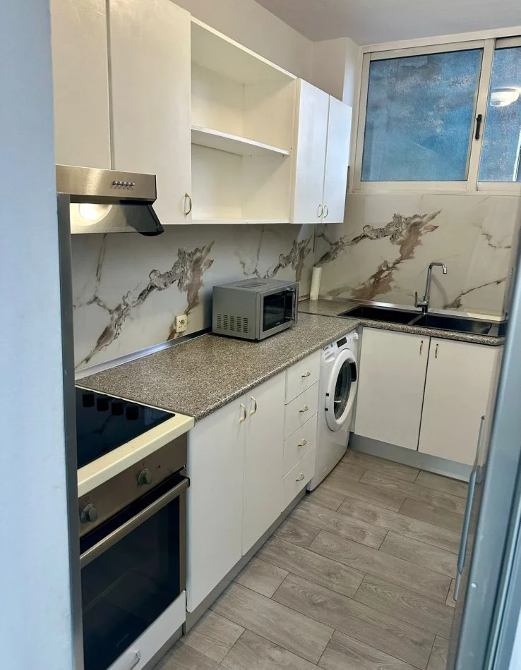 Tirane, jepet me qera apartament 2+1 Kati 6, 72 m²550 euro (Ali Demi)