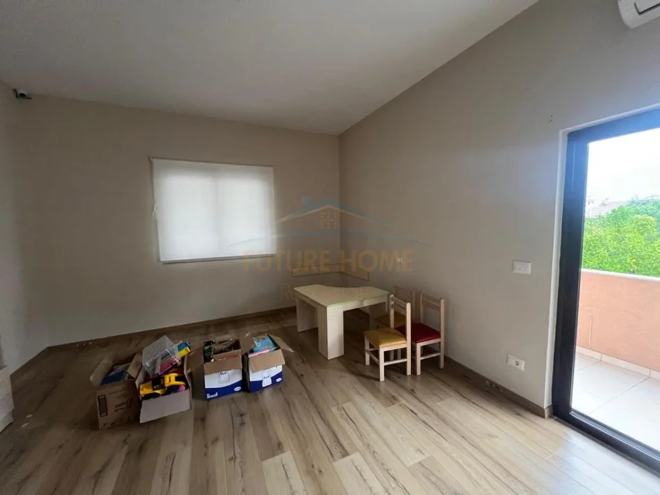 Tirane, jepet me qera Vile , (MJULL BATHORE)