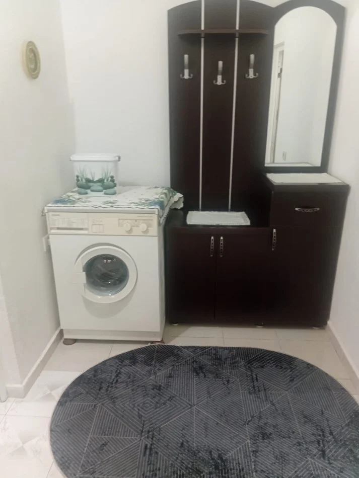 Tirane, jepet me qera apartament 1+1 Kati 1, 100 m² 300 € (21 Dhjetori)