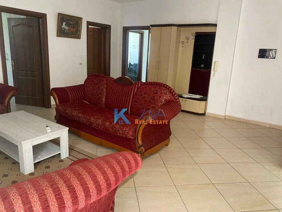 Tirane, jap me qera apartament 3+1+Ballkon Kati 3, 115 m² 500 € (Kodra e Diellit, Rruga Rrapo Hekali)