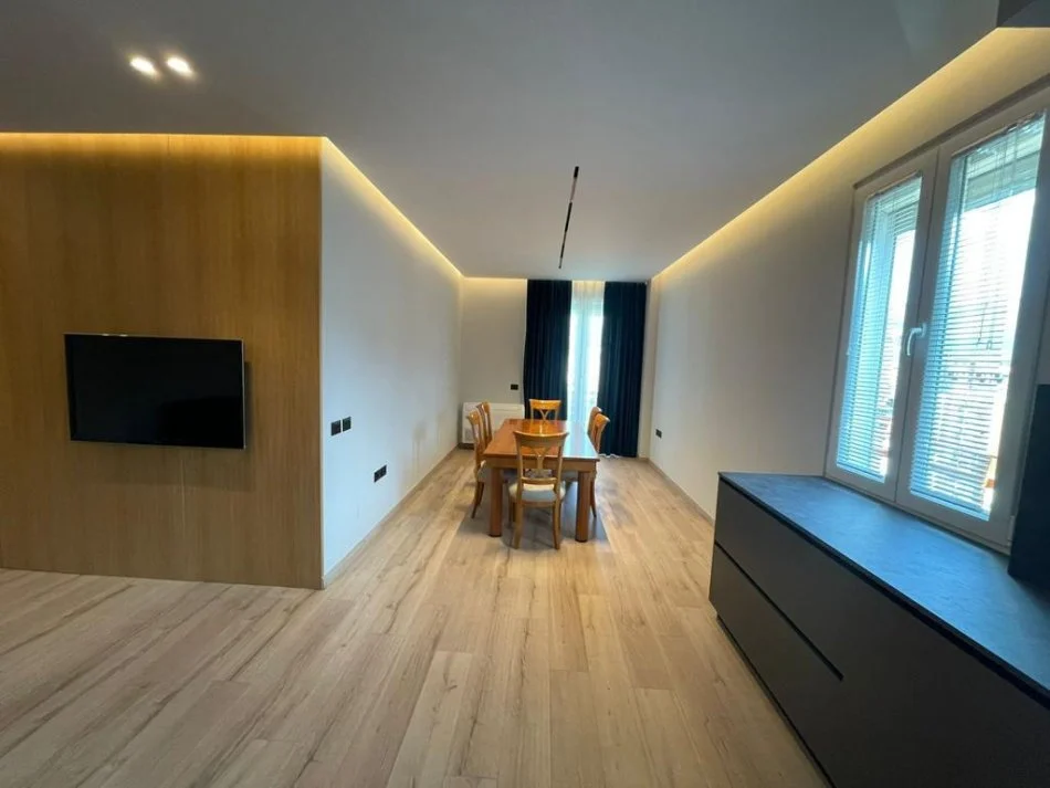 Tirane, jepet me qera apartament 2+1 Kati 7, 100 m² 1.000 € (Nenkalimi i Komunes)