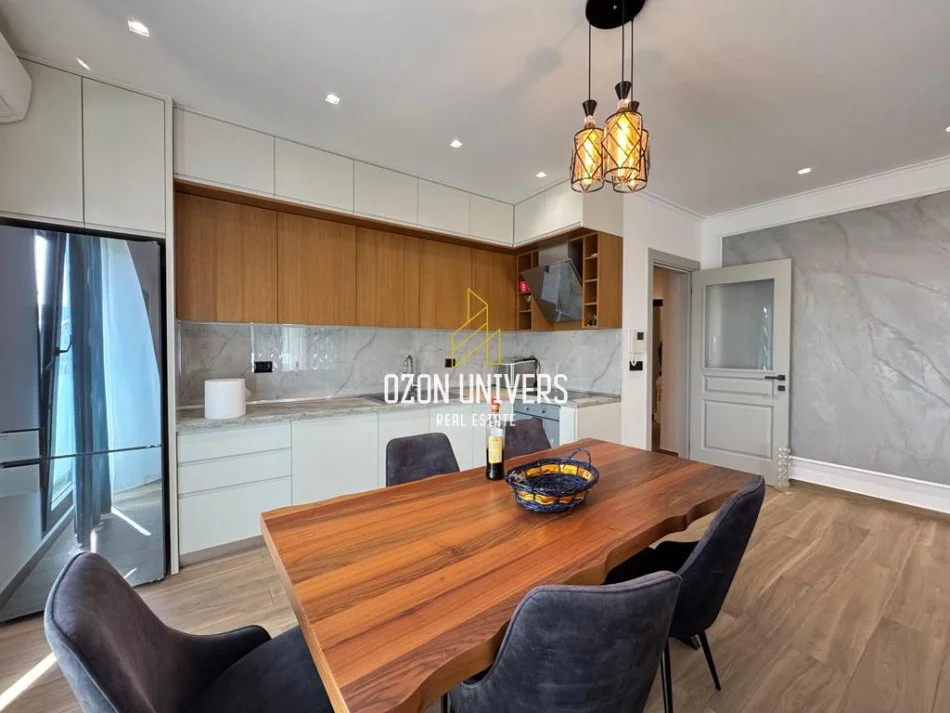 Tirane, jepet me qera apartament 2+1+Ballkon Kati 1, 137 m² 1.500 € (Rezidencë në TEG)