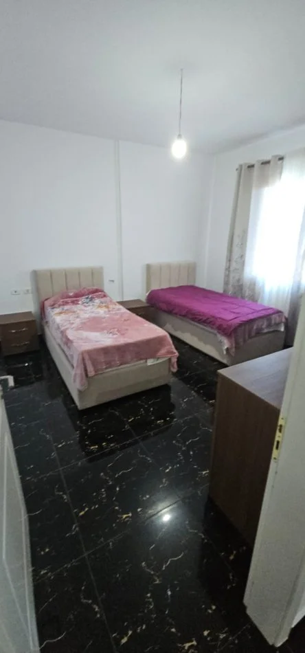 Tirane, jepet me qera apartament 2+1 Kati 5, 103 m² 500 € (Kamëz)