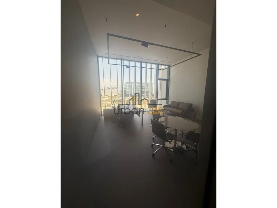 ZYRA ME QIRA | BUZË AUTOSTRADËS, PRANË QTU - 3300€ | 300m²