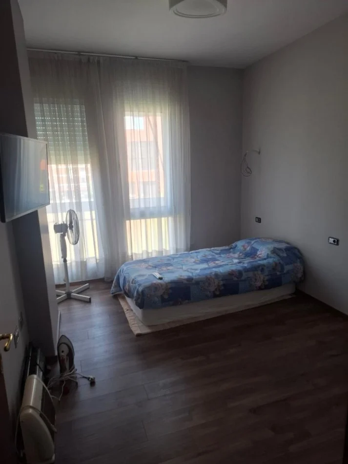 Tirane, jepet me qera apartament 2+1 Kati 3, 115 m² 500 € (Astir)