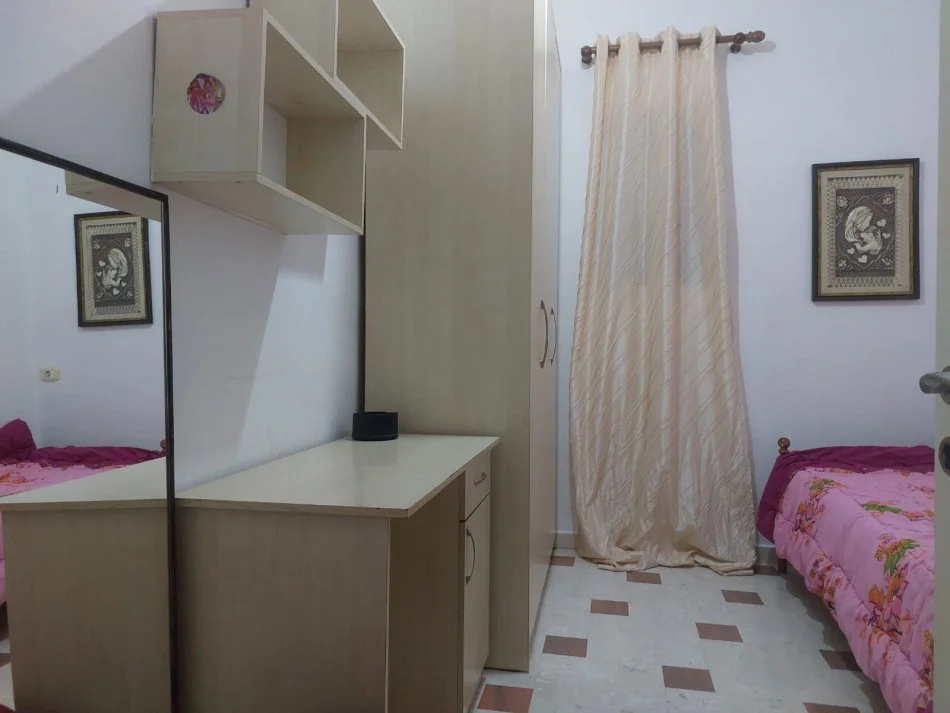 Tirane, jepet me qera apartament 3+1 Kati 1, 100 m² 700 € (Pazari i Ri)