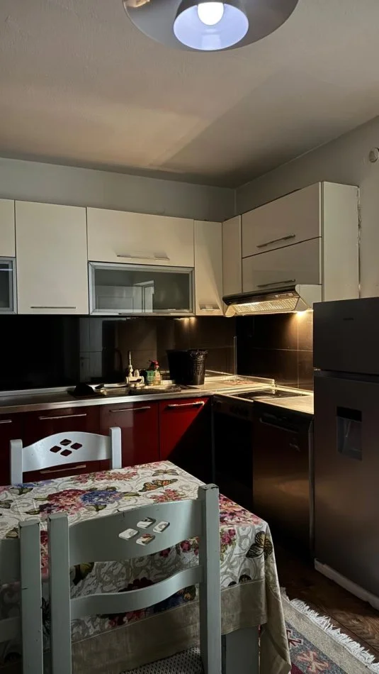 Tirane, jepet me qera apartament 1+1 Kati 1, 45 m² 450 € (Zogu i Zi)