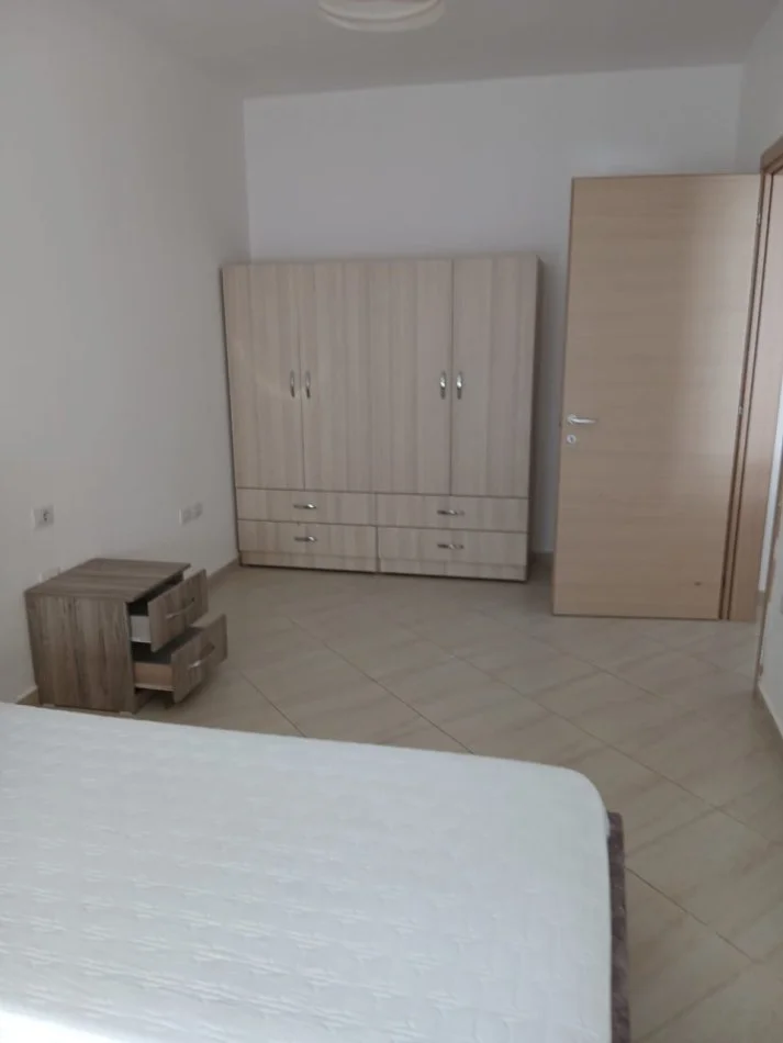 Tirane, jepet me qera apartament 2+1 Kati 2, 74 m² 500 € (Liqeni i Thatë)