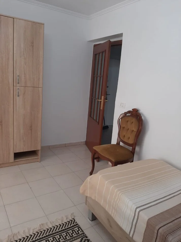 Tirane, jepet me qera apartament 2+1 Kati 3, 90 m² 600 € (Blloku)