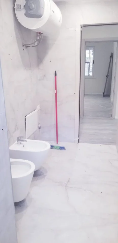 Tirane, jepet me qera ambjent biznesi Kati 0, 80 m² 1.500 € (Blloku)