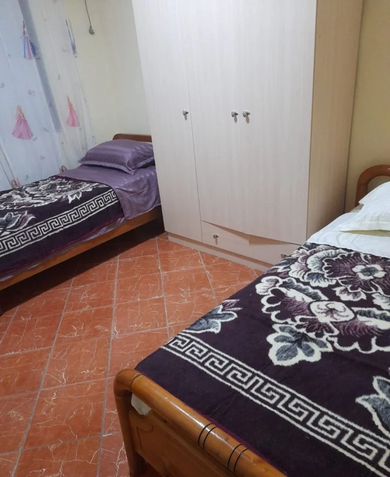 Tirane, jepet me qera apartament 2+1 Kati 1, 80 m² 420 € (Brryl)