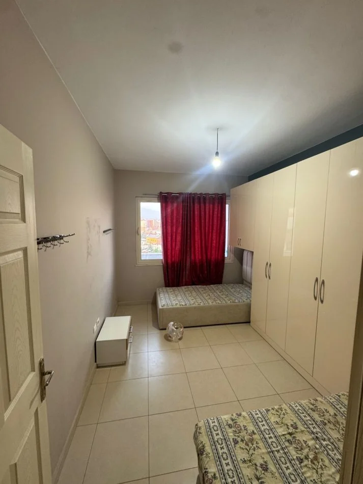 Tirane, jepet me qera apartament 1+1 , 115 m² 450 € (Yzberisht)