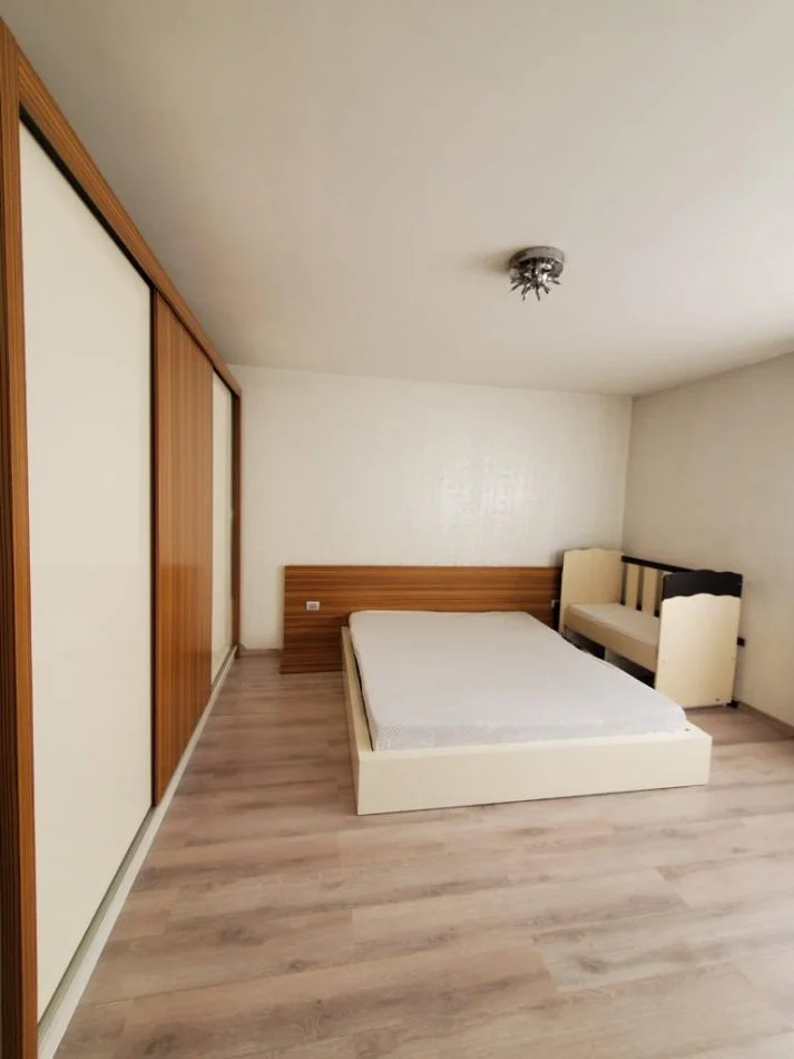 Tirane, jepet me qera apartament 2+1 Kati 5, 80 m² 650 € (Hoxha Tahsim)