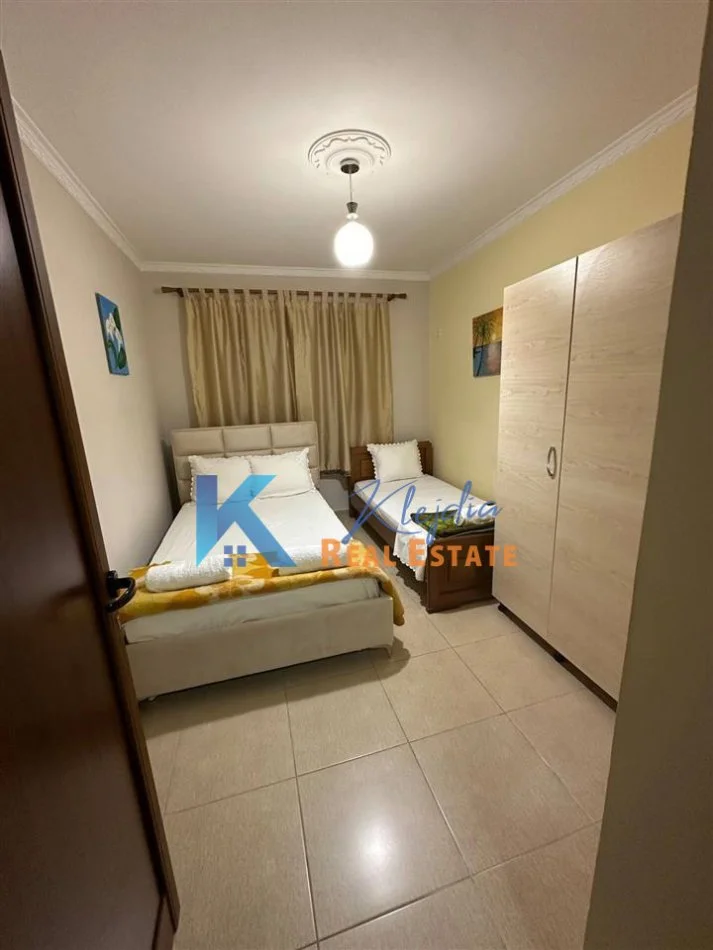 Tirane, jap me qera apartament 2+1+Ballkon Kati 2, 70 m² 600 € (Rruga e Durresit, afer hotel Colosseo)