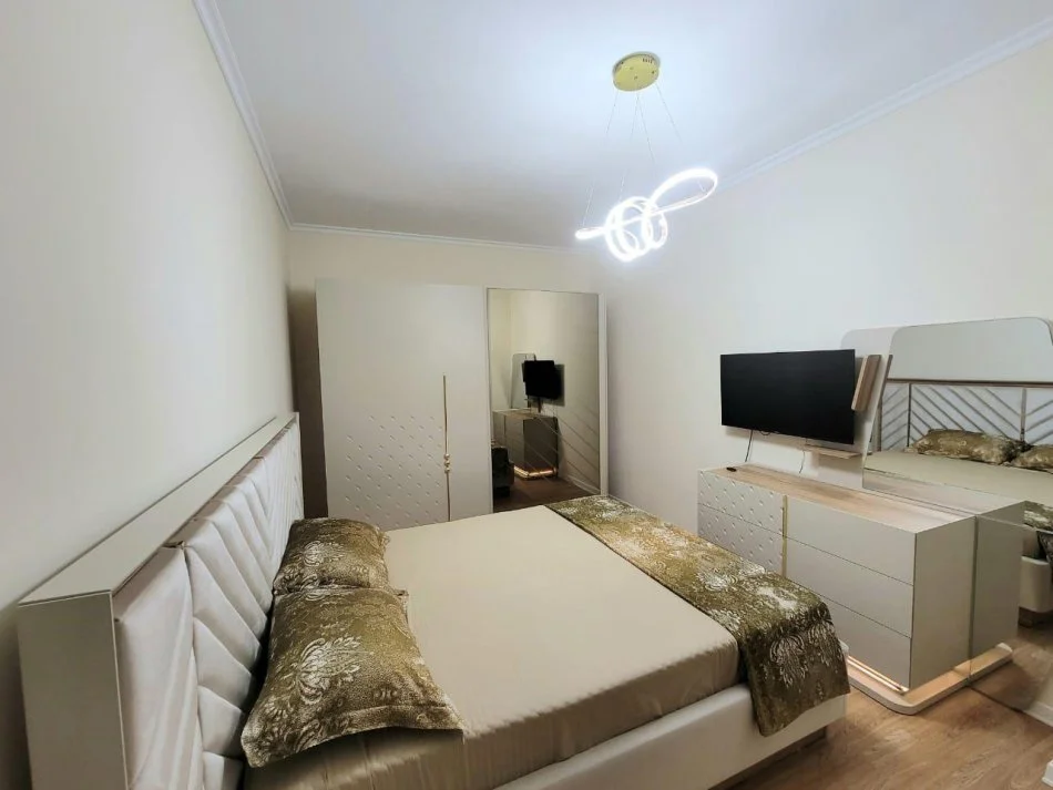 Tirane, jepet me qera apartament 2+1 Kati 5, 100 m² 1.200 € (Rruga e Kosovareve)
