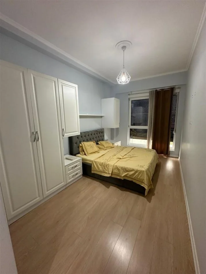 Tirane, jap me qera apartament 1+1+Ballkon Kati 5, 60 m² 600 € (21 Dhjetori, Kompleksi Kontakt)
