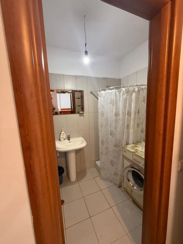 Tirane, jepet me qera apartament 1+1 Kati 9, 71 m² 400 € (Yzberisht)
