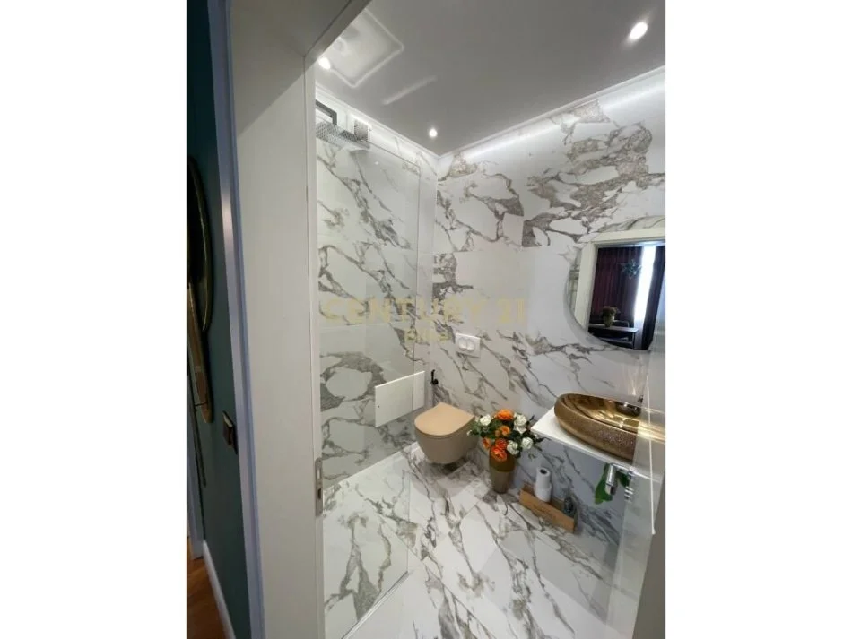 Tirane, jepet me qera apartament 1+1 Kati 6, 50 m² 750 € 