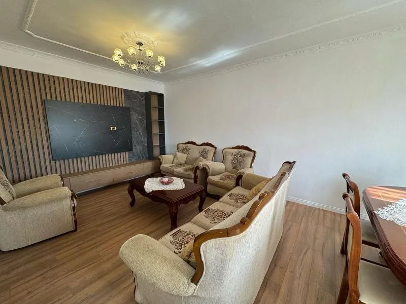 Tirane, jepet me qera apartament 3+1 Kati 2, 120 m² 500 € (Sauku i Ri)