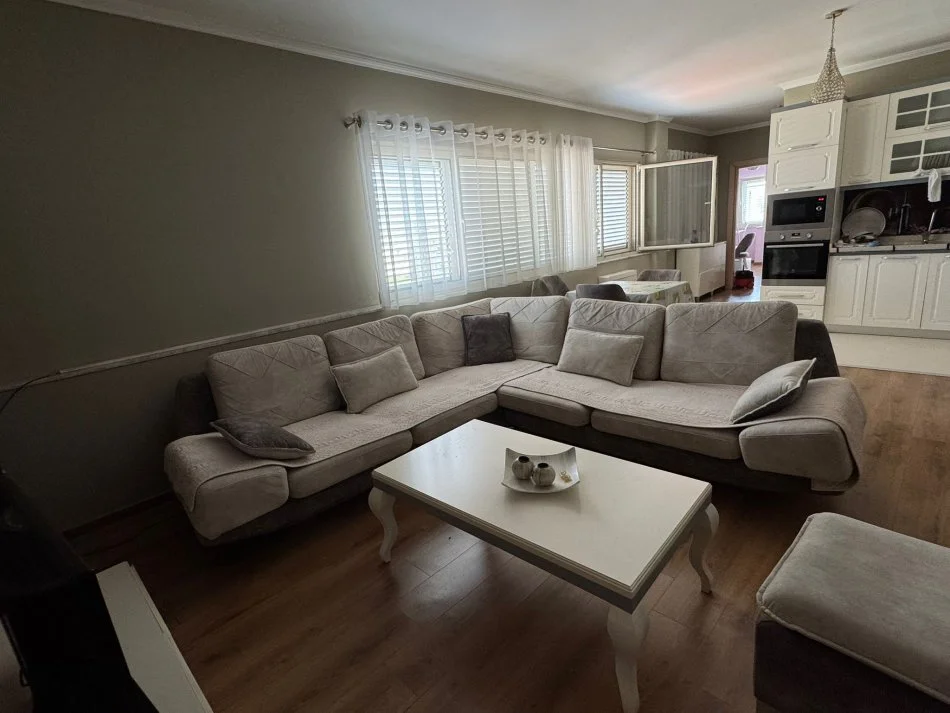 Tirane, jepet me qera apartament 2+1 Kati 8, 110 m² 700 € (Don Bosko)