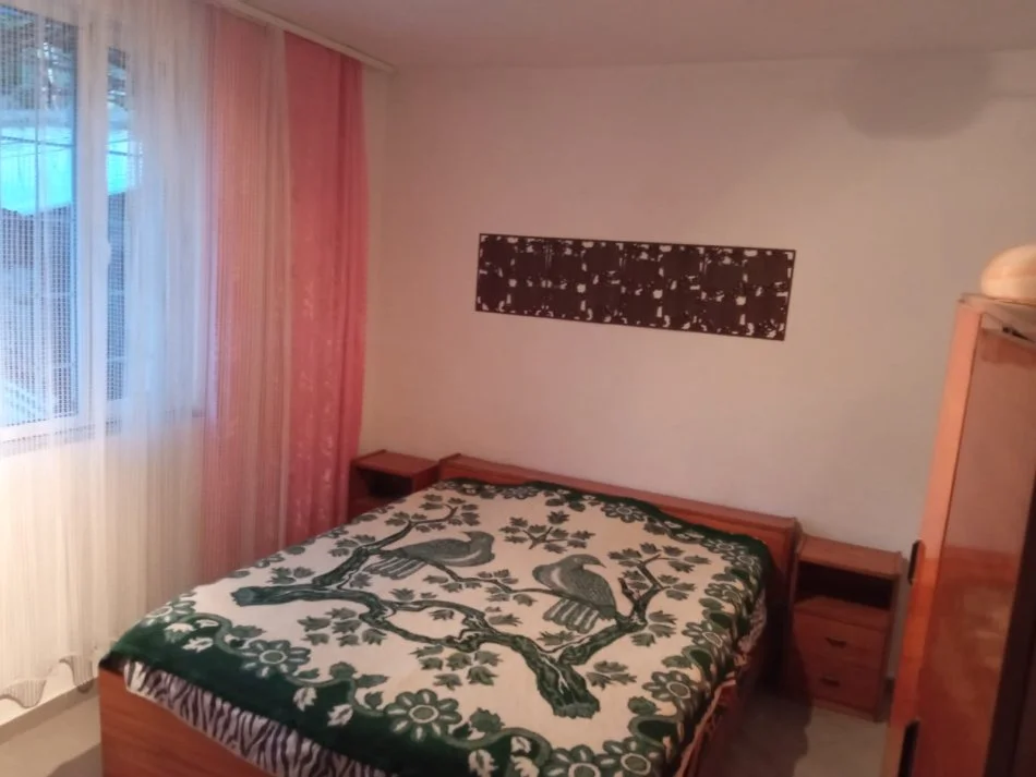 Tirane, jepet me qera apartament 1 Katshe Kati 1, 120 m² 1.300 € (Laprake)
