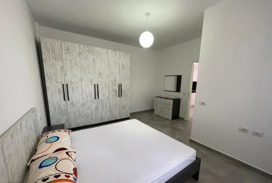 Tirane, jepet me qera apartament 1+1 Kati 1, 50 m² 350 € (Tiranë)