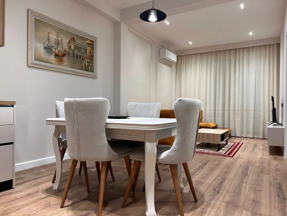 Tirane, jepet me qera apartament 1+1+Ballkon Kati 1, 80 m² 600 € (Rruga e Durresit, prane ish Ambasades Jugosllave)