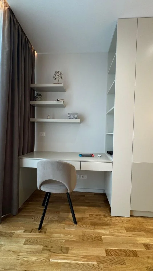 Tirane, jepet me qera apartament 2+1+Ballkon Kati 10, 130 m² 2.200 € (Lake View Residence)