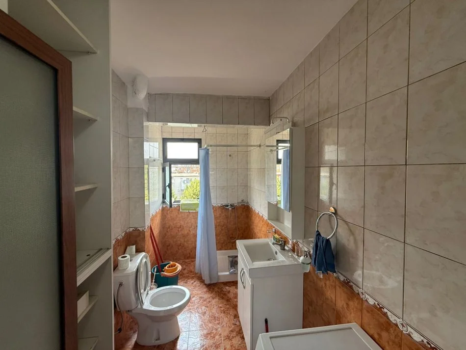 Tirane, jepet me qera apartament 2+1 Kati 4, 60 m² 400 € 