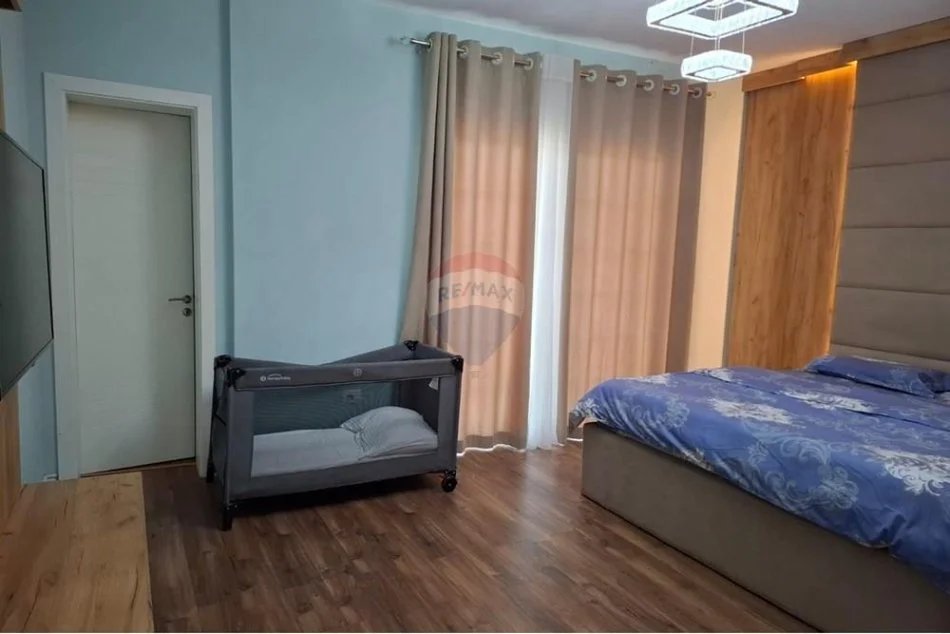 Tirane, jepet me qera apartament+verande | Penthouse 4+1+Ballkon Kati 2, 210 m² 1.500 € (Sauk)